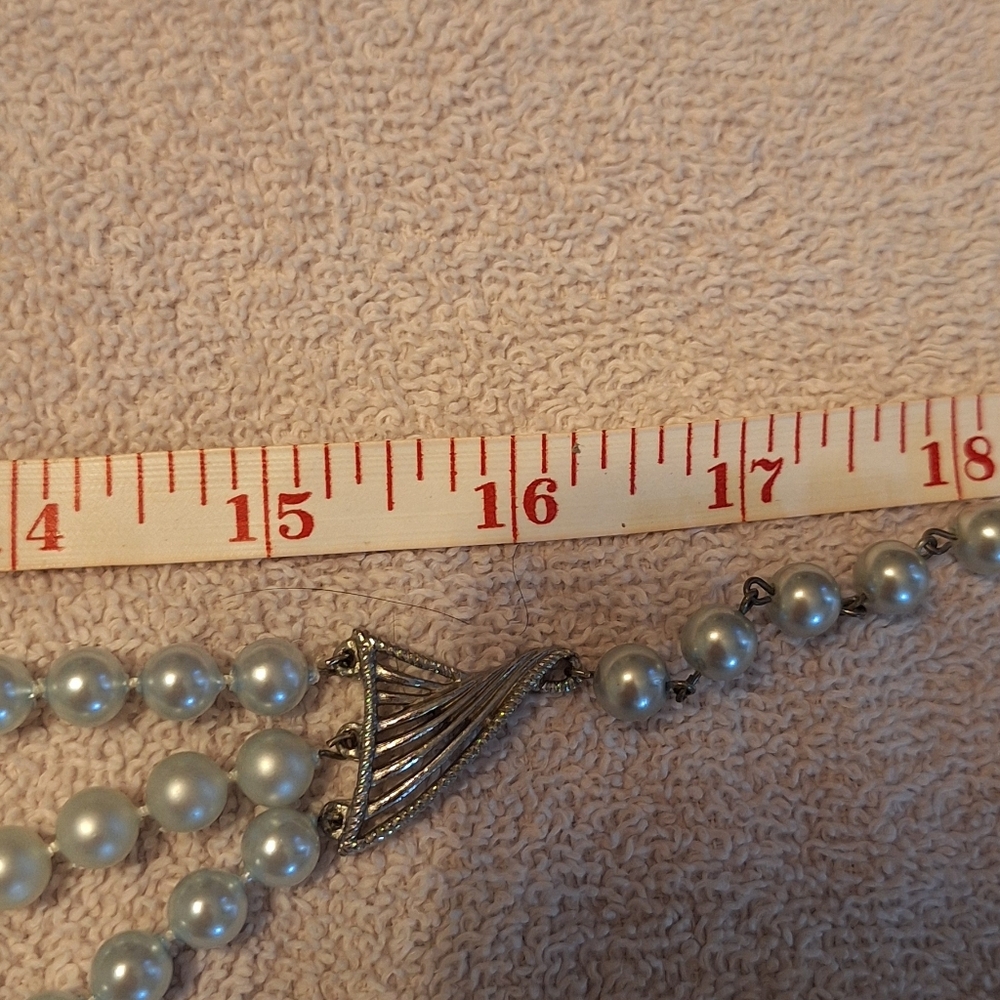 Vintage Elegant Silver/Blue Pearl Necklace - Picture 3 of 10